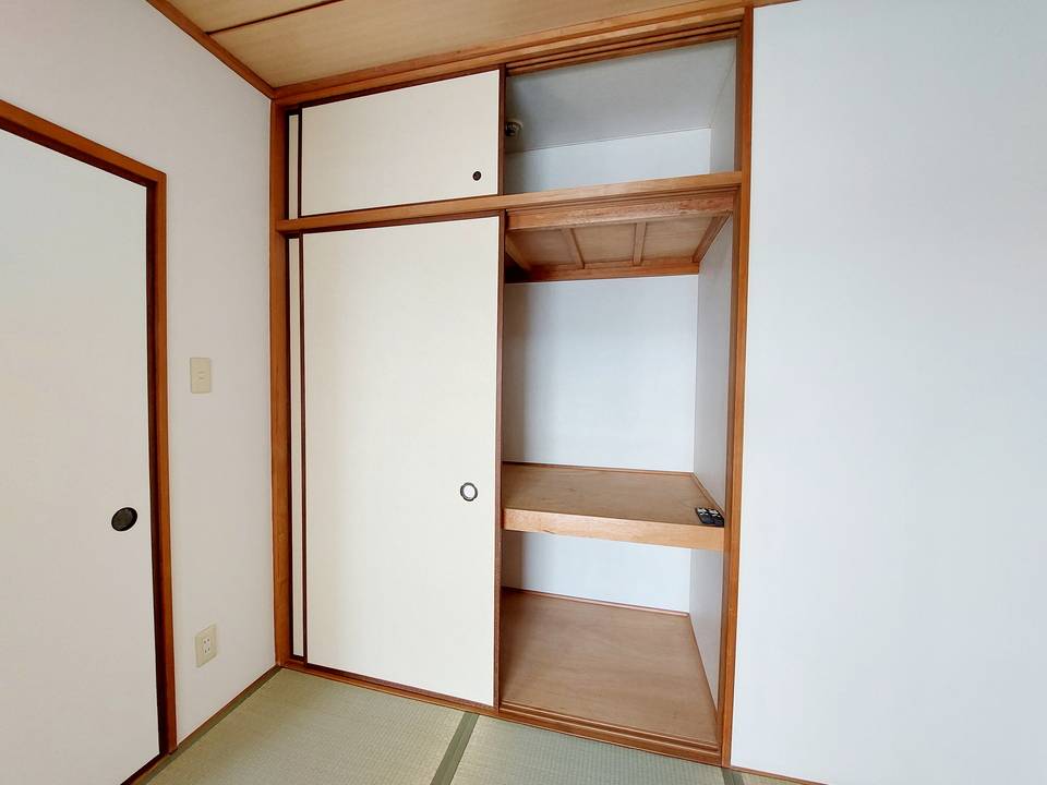 収納　押入れ