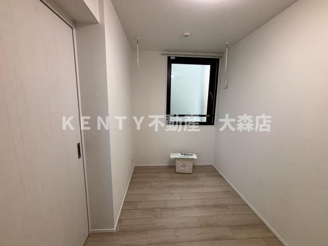 その他部屋・スペース　落ち着いた色調の寝室です