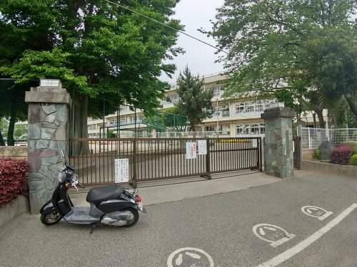 【大久保ロイヤルコーポの小学校】