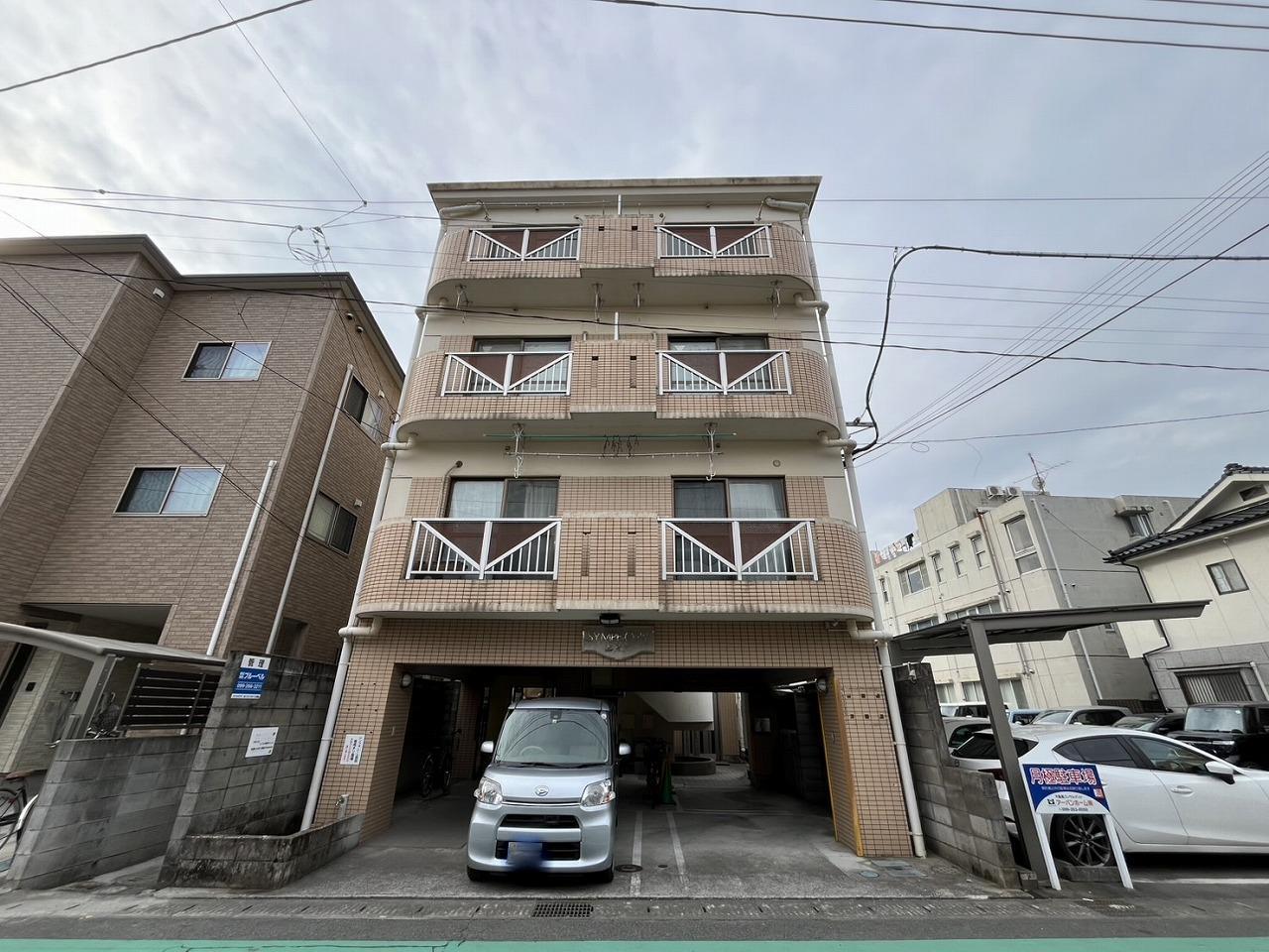 鹿児島市上荒田町のマンションの建物外観