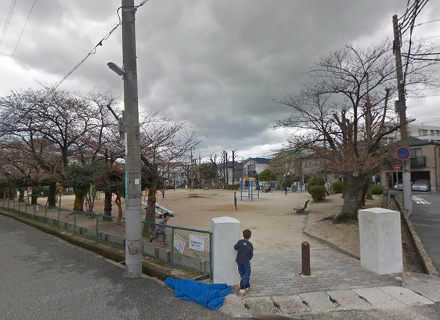 【プール・トゥジュール甲子園花園町の公園】