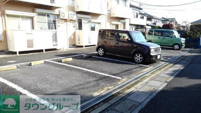 【エルハイムの駐車場】