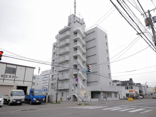 札幌市東区北三十二条東のマンションの建物外観