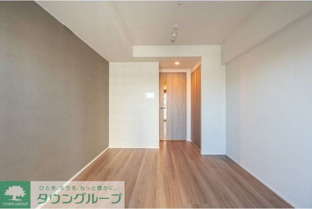 【新宿区愛住町のマンションのエントランス】