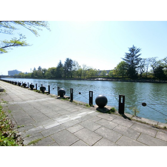 公園　富山県富岩運河環水公園（公園）まで461m
