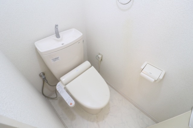 トイレ　洗浄便座付き
