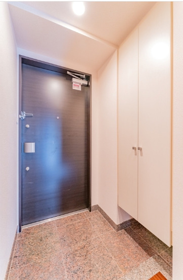 玄関　★《見学予約受け付け中》設備充実のハイグレード賃貸マンショ