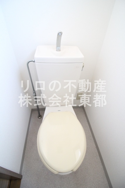 トイレ　白基調で清潔感のあるトイレです♪