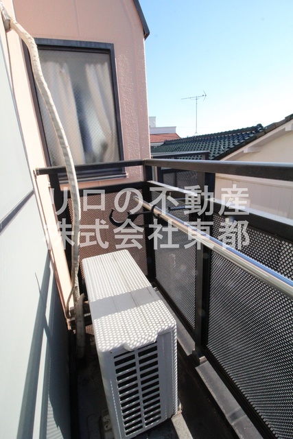 バルコニー　お天気のいい日は洗濯物も気持ちよく干せますね！