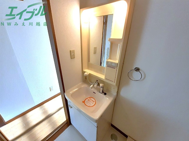 洗面設備　別部屋参考写真です。