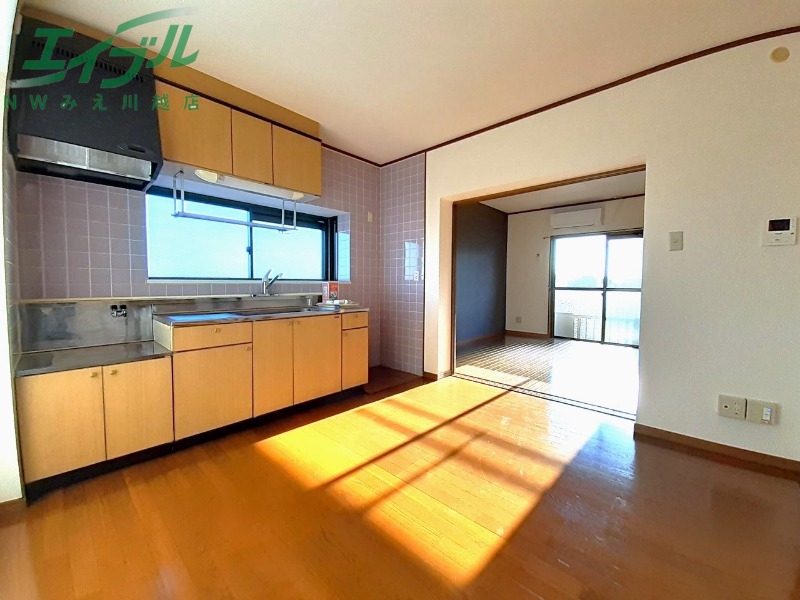 居室・リビング　別部屋参考写真です。