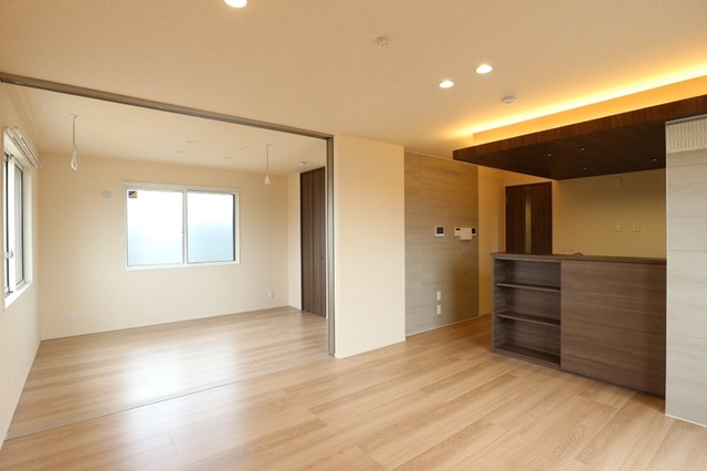 居室・リビング　リビングから洋室