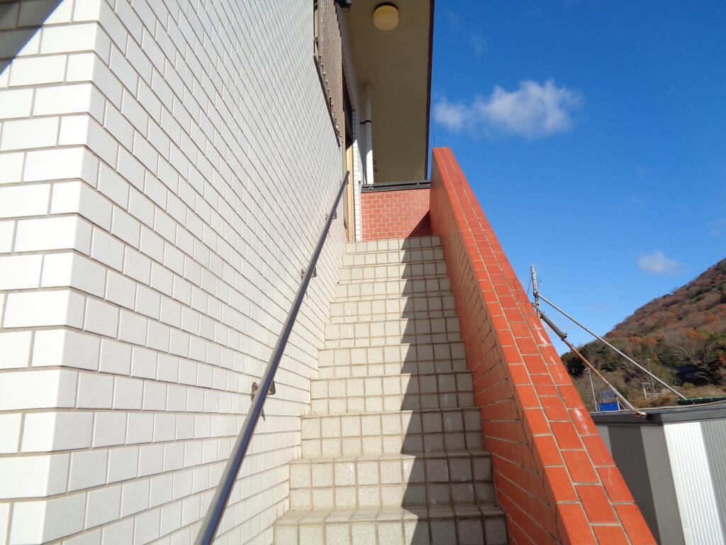 建物外観　居住部分外階段
