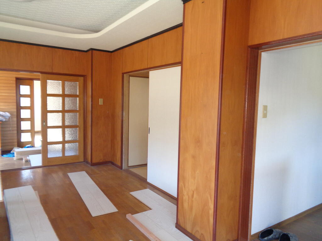 居室・リビング　リフォーム中２階