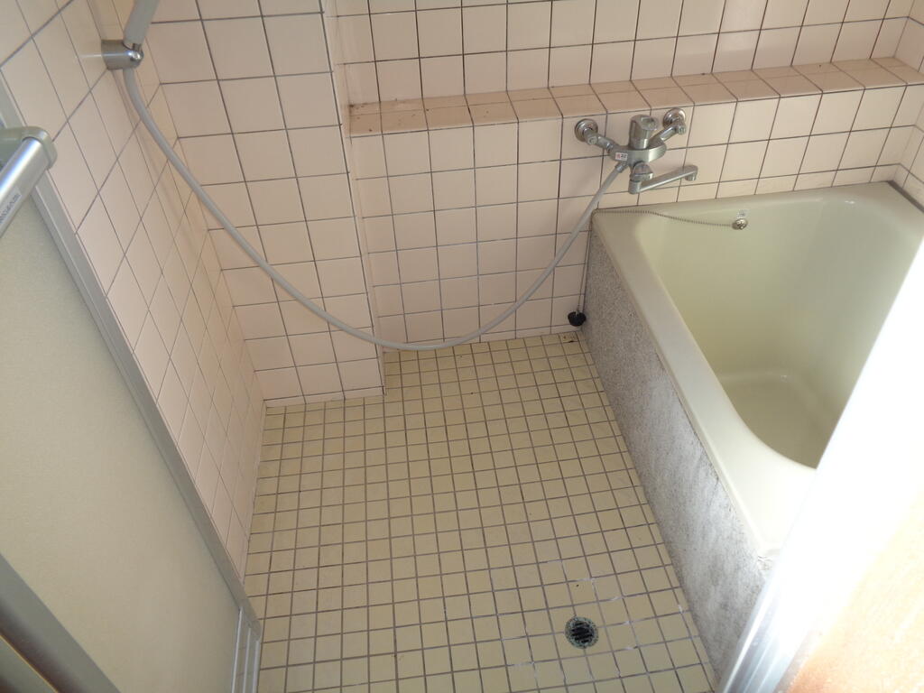 バス・シャワールーム　２階