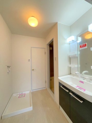 洗面設備　脱衣スペースもあります