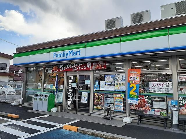コンビニ　ファミリーマート小松原店様（コンビニ）まで290m