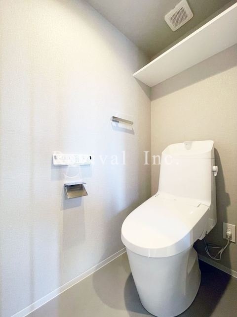 トイレ　シャワートイレ完備でございます