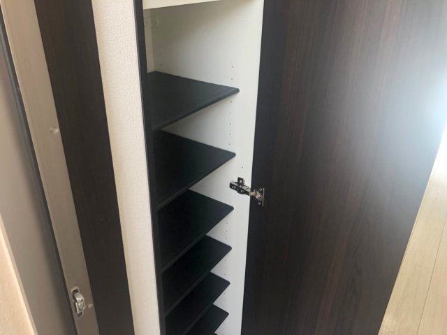 玄関　※退去前の為、写真と現状が異なる場合がございます