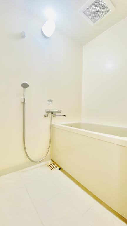 バス・シャワールーム　広めの浴室です！