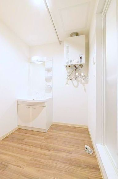 洗面設備　シャワー付きです♪