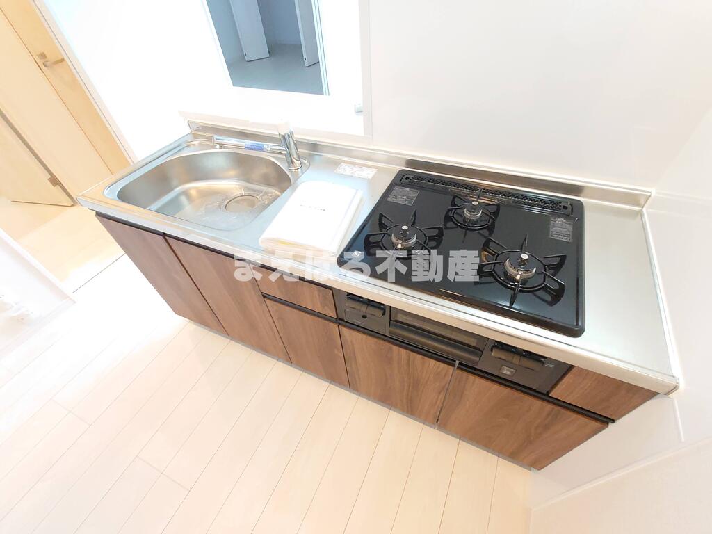 キッチン　3口コンログリル付き　※写真別部屋