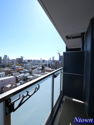 バルコニー　開放的で明るい空間を演出してくれるバルコニーです