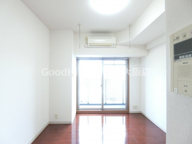 居室・リビング　ドゥーエ江坂II