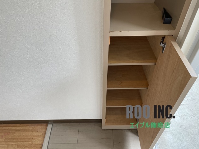 玄関　写真は反転のお部屋です