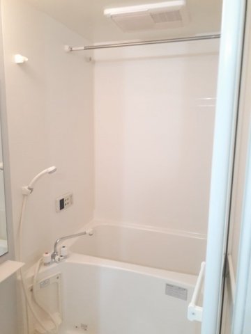 バス・シャワールーム　落ち着いた空間のお風呂です