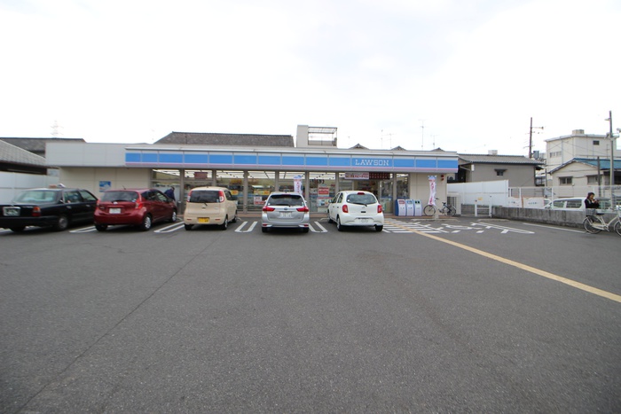 コンビニ　ローソン（コンビニ）まで400m