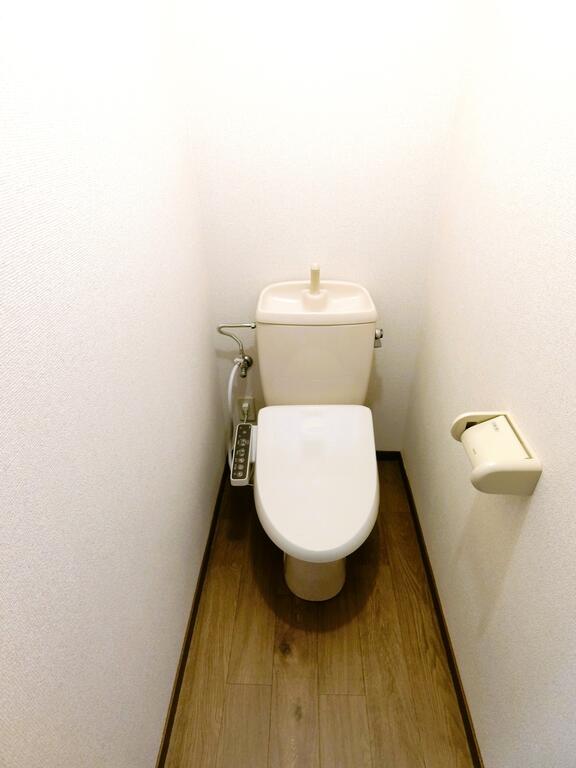 トイレ　※写真は別号室のため実際とは異なる場合がございます