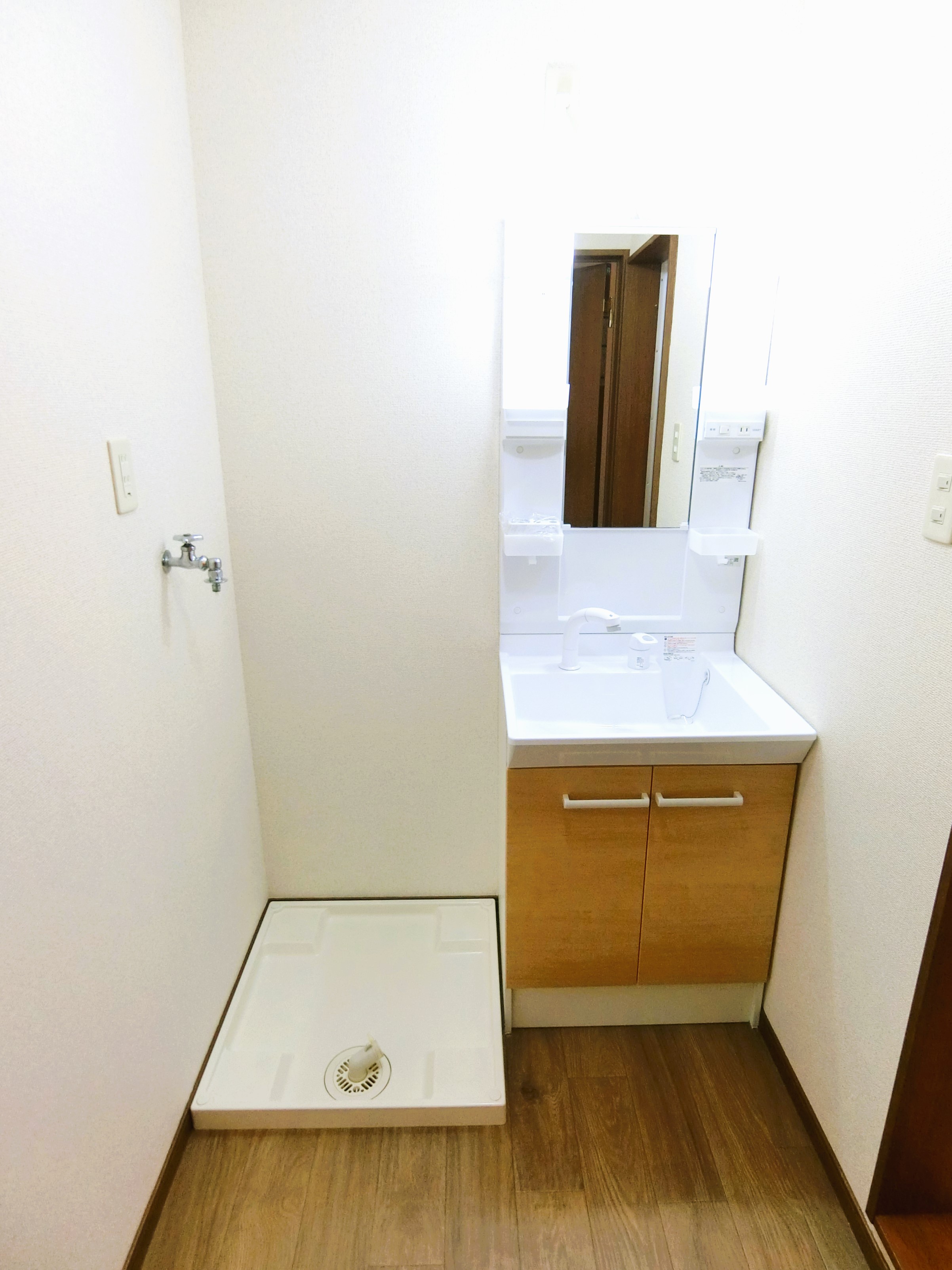 洗面設備　※写真は別号室のため実際とは異なる場合がございます