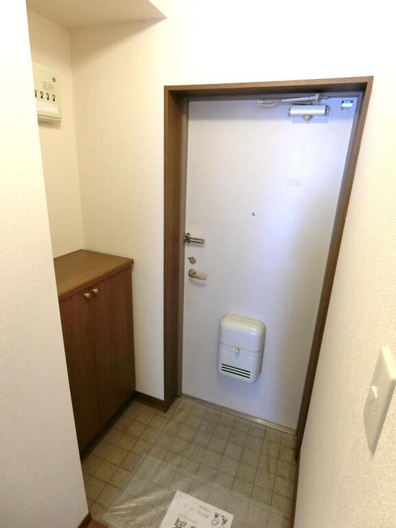 玄関　※写真は別号室のため実際とは異なる場合がございます