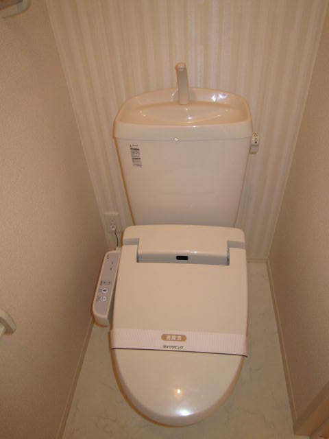 トイレ　（同間取参考写真）