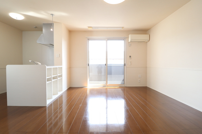 居室・リビング　（同間取参考写真）