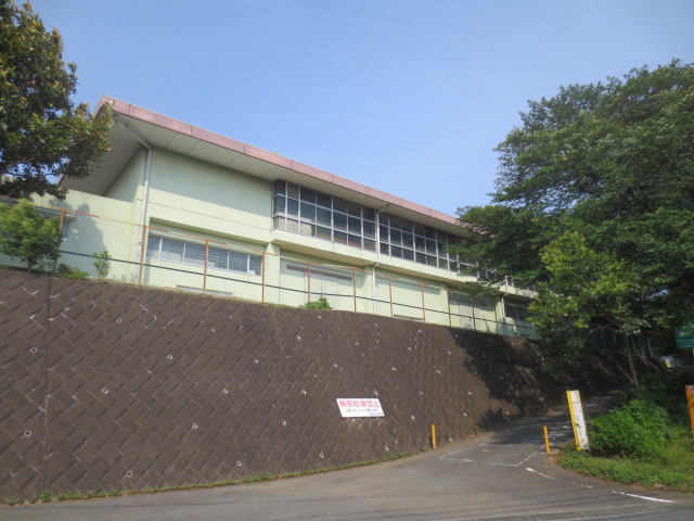 小学校　厚木市立南毛利小学校（小学校）まで668m