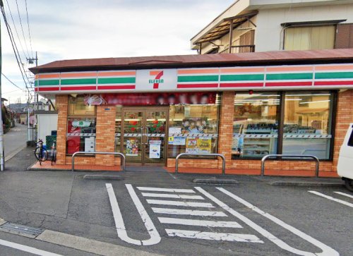 コンビニ　セブンイレブン（コンビニ）まで428m