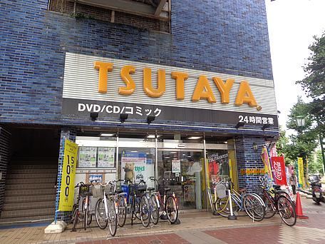 その他　駅前にはツタやもございます