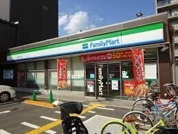 コンビニ　ファミリーマート新町二丁目店（コンビニ）まで108m