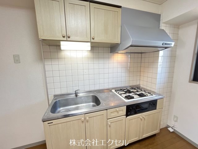 キッチン　スペースが広いシステムキッチンです。