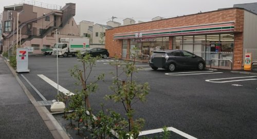 コンビニ　セブンイレブン 江戸川上篠崎3丁目店（コンビニ）まで675m