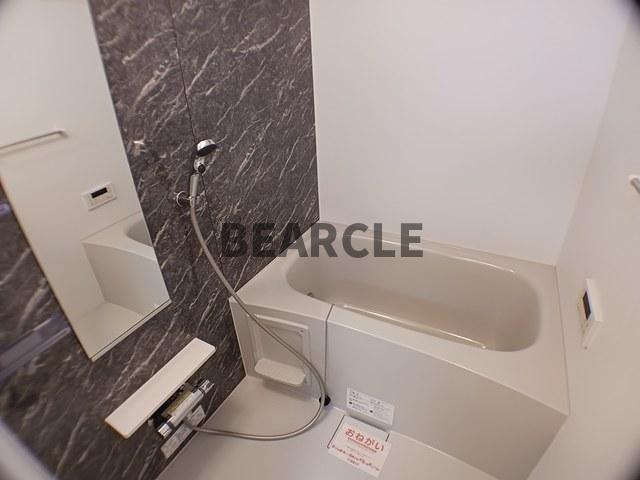 バス・シャワールーム　コンパクトで使いやすいお風呂です