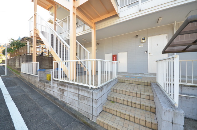 エントランス　★共用部分もしっかりお手入れされています★