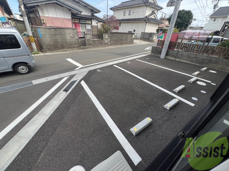 バルコニー　窓を開けるとこのような感じです。遮るものもなく快適です。