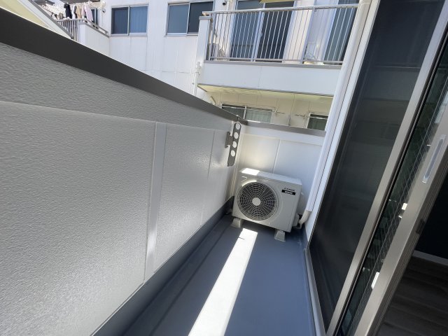 バルコニー　開放的で明るい空間を演出してくれるバルコニーです