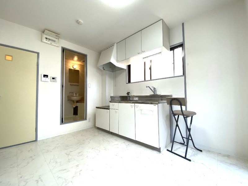 居室・リビング　白を基調にした明るいお部屋です。