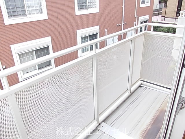 バルコニー　南西向きで日当たり良好です。