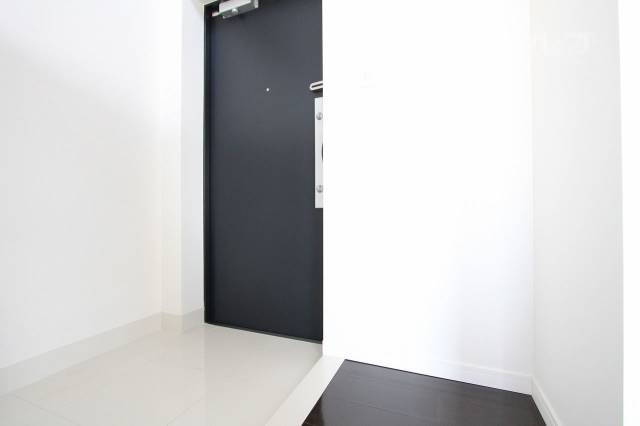 玄関　玄関には大型のシューズボックスついてます。