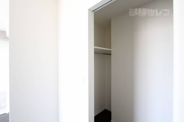 収納　２階部分にウォークインクローゼット。左右に分かれていますよ